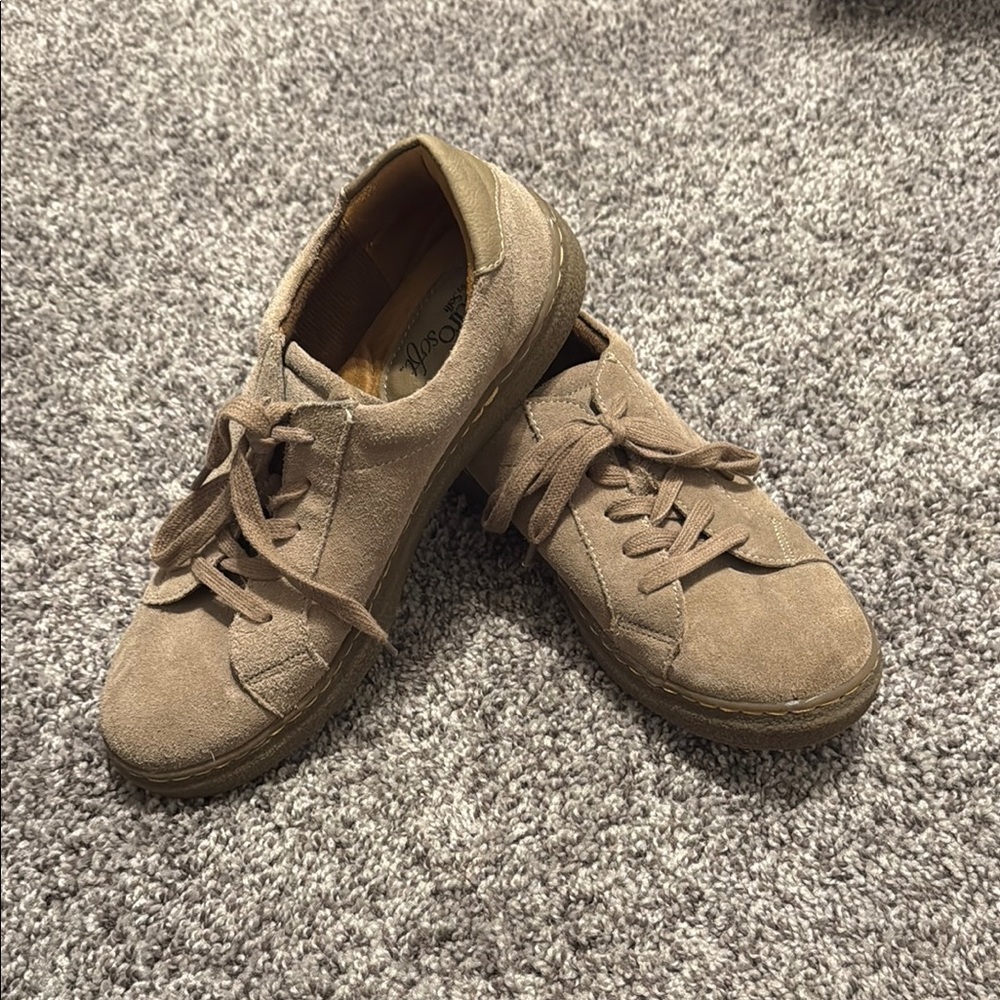 Sofft Men's Tan Suede Sneakers